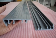 Il PVC profila la linea di produzione di profilo della macchina/PVC di fabbricazione con le linee di plastica dell'estrusione di controllo dello SpA fornitore